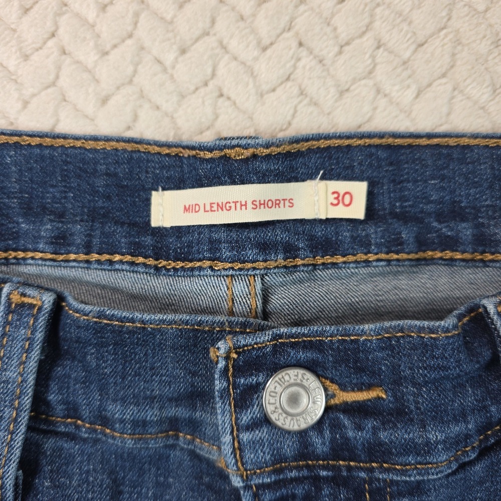 Levis Womens Mid Length Shorts Dark Wash Cuffed Denim Jean Shorts 30 - Picture 2 of 7